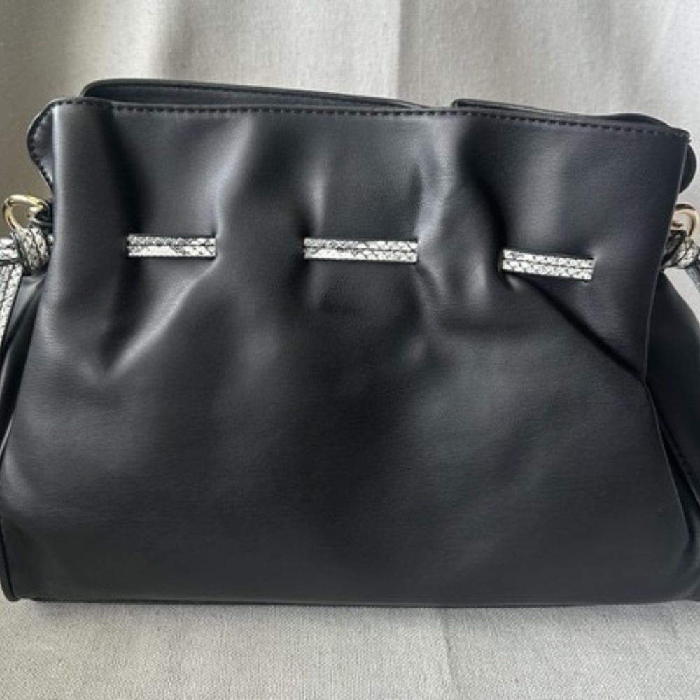BADGLEY MISCHKA Vegan Drawstring Purse Snake Trim Crossbody New Black - Picture 4 of 13
